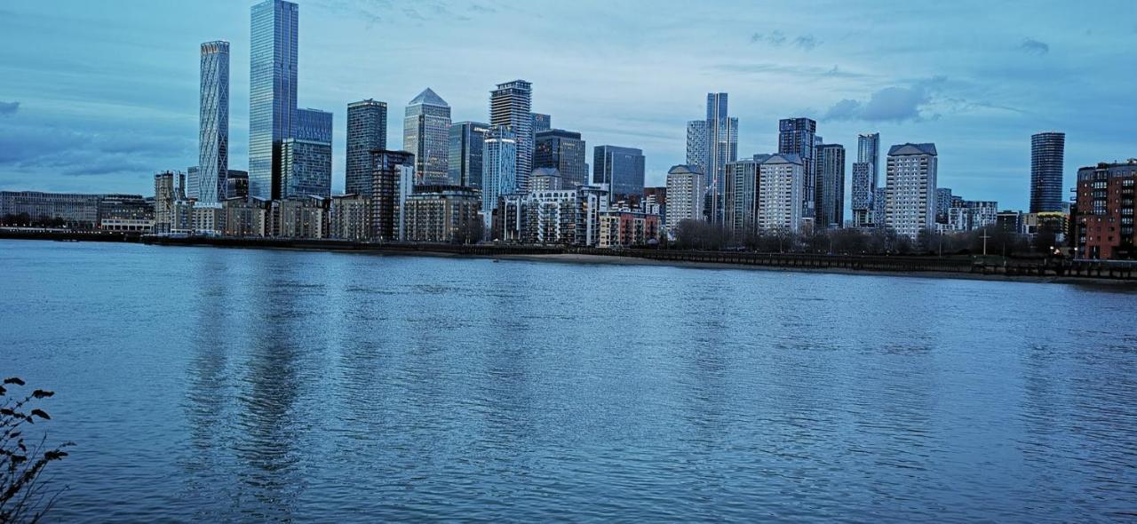 Stunning Massive Bedroom +Direct Thames River View Londres Exterior foto